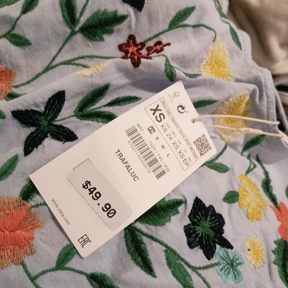 Dress - Picture 3 of 3